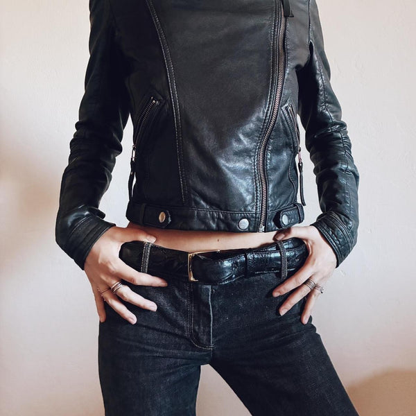 Sleek Black Alligator Belt