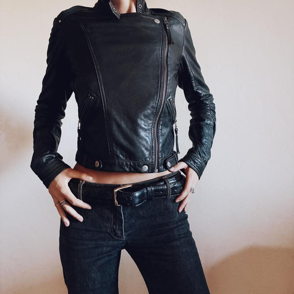 Sleek Black Alligator Belt
